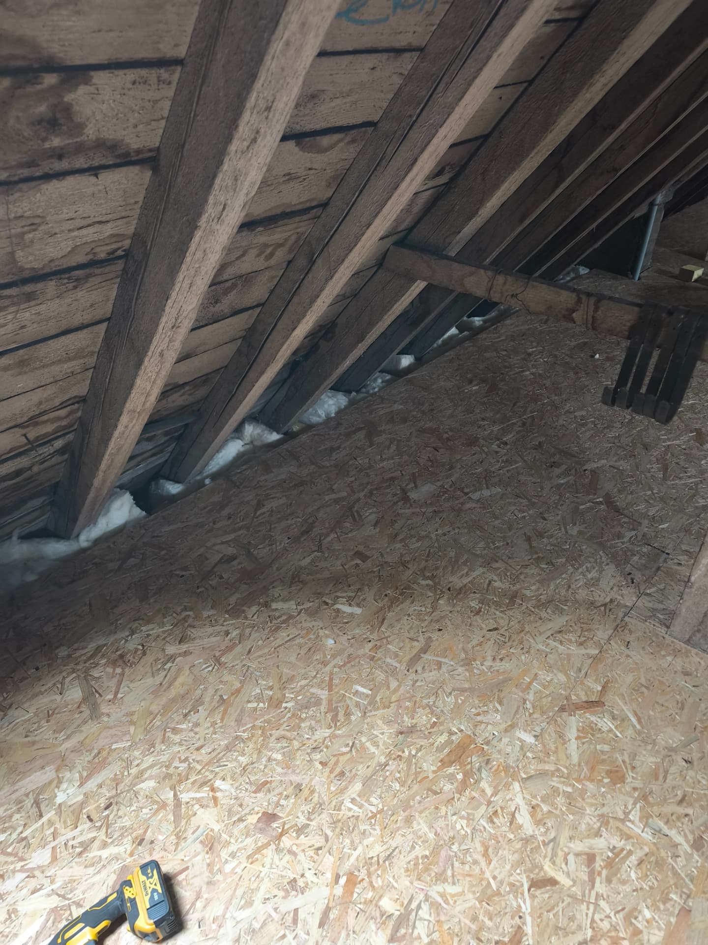 Plancher OSB combles aménageables — chantier Eco Renov 67 à Alsace