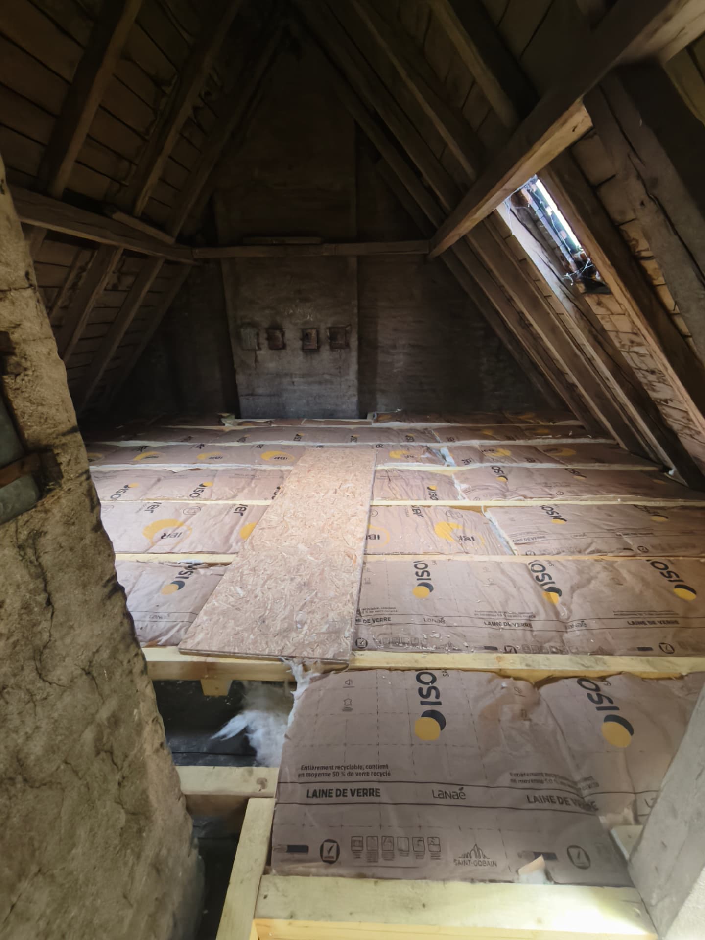 Isolation des combles — laine de verre — chantier Eco Renov 67 à Alsace
