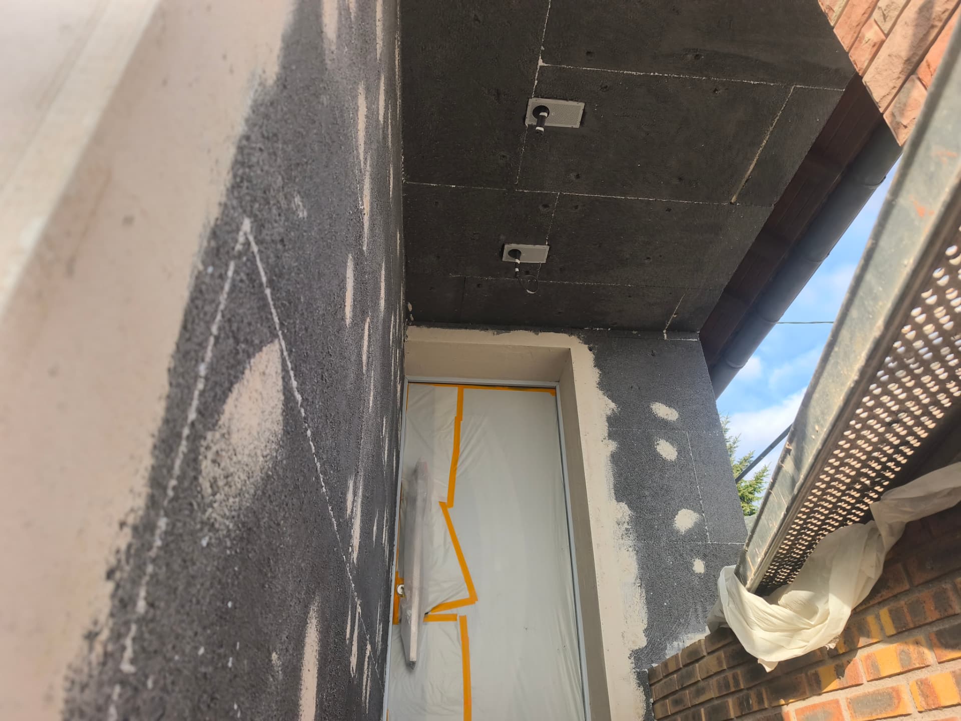 ITE — détail encadrement porte — chantier Eco Renov 67 à Alsace