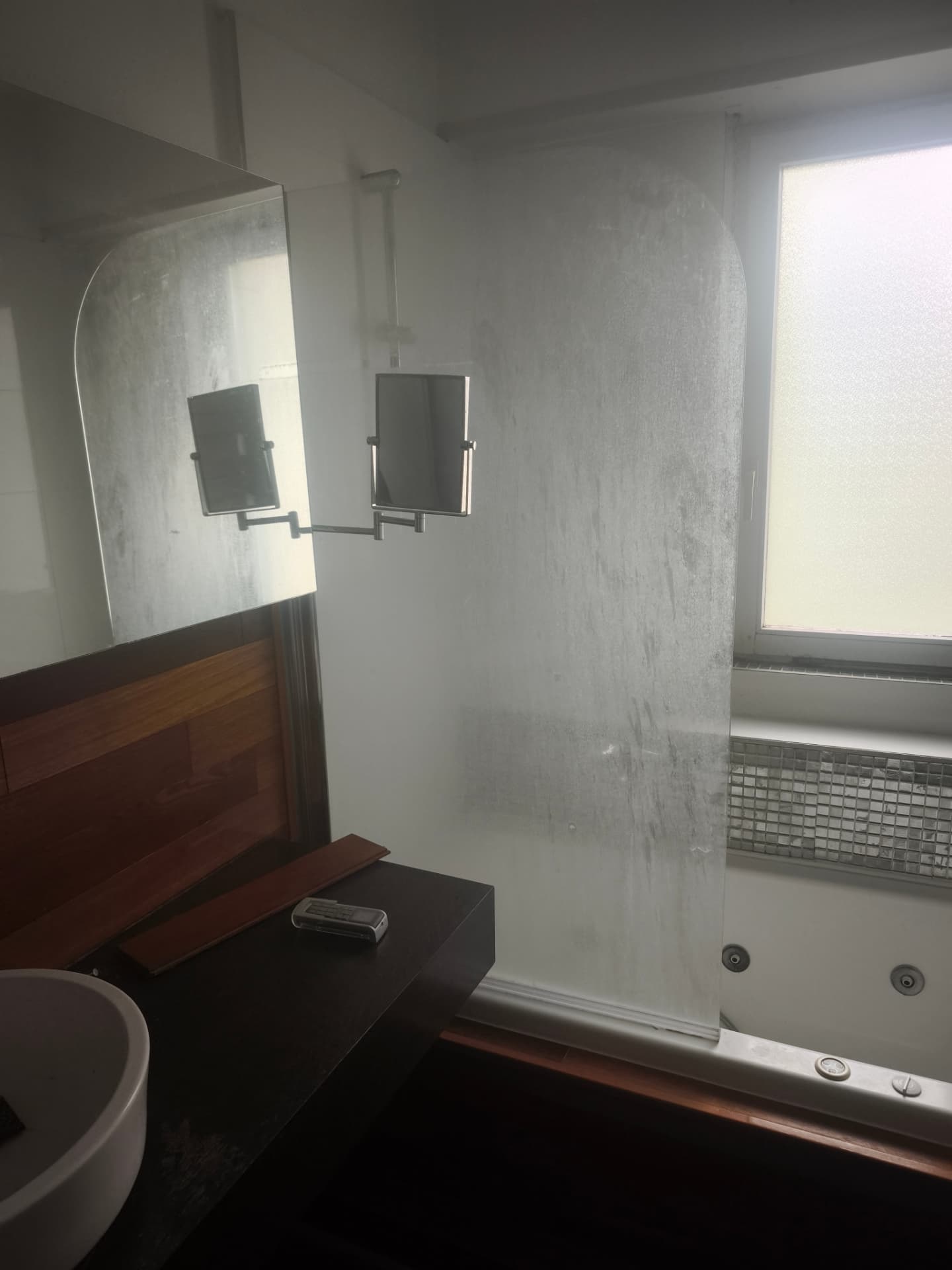 Salle de bain — vasque à poser & baignoire — chantier Eco Renov 67 à Alsace