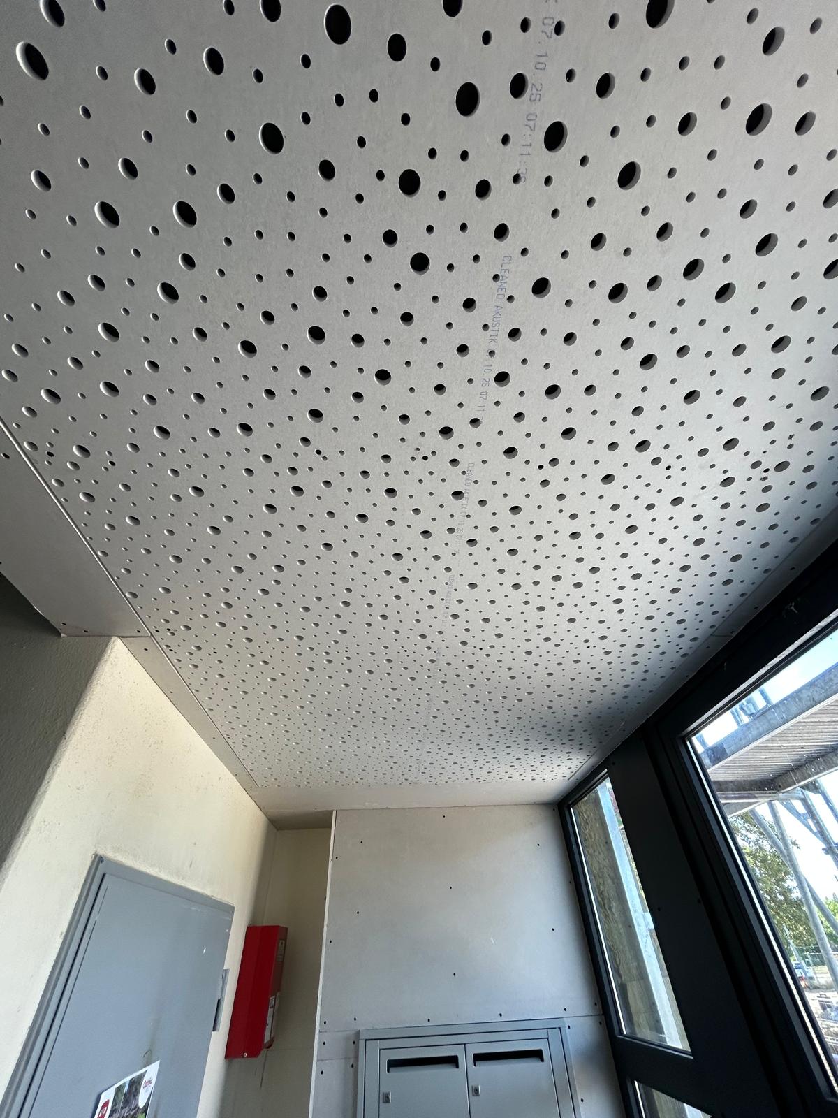 Faux plafond acoustique — chantier Eco Renov 67 à Strasbourg