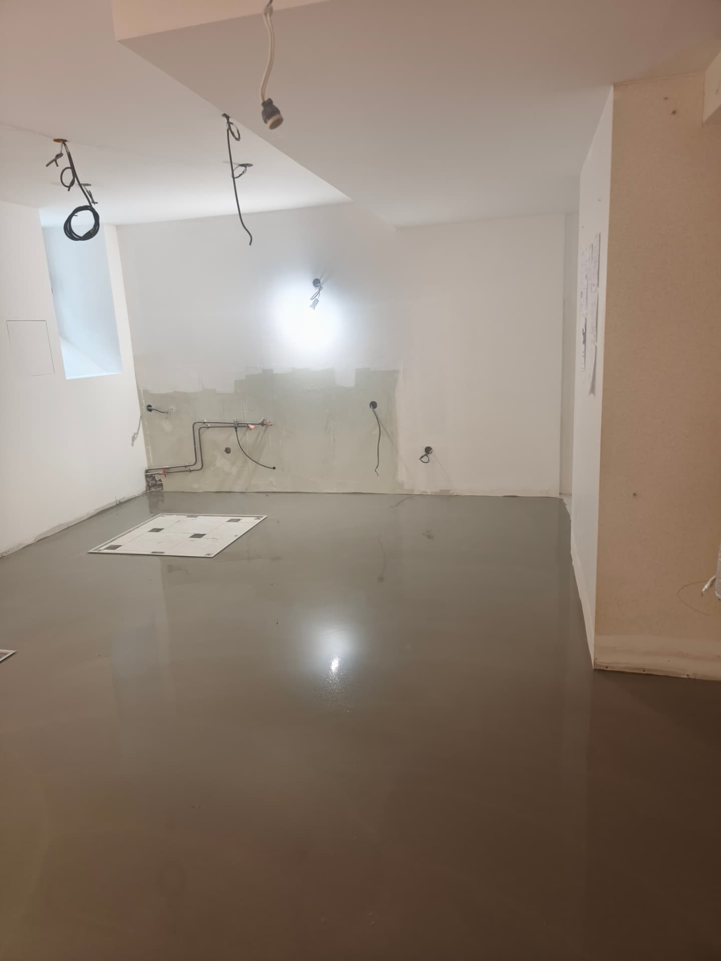 Chape autonivelante — seconde pièce — chantier Eco Renov 67 à Bas-Rhin